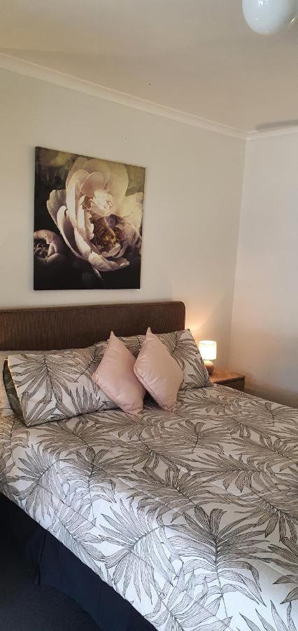 Bargara Motor Inn - Pet Friendly Bagian luar foto