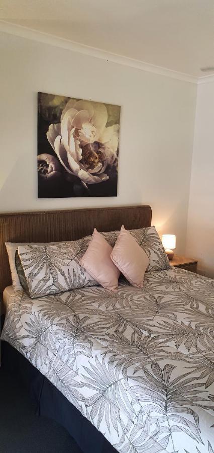 Bargara Motor Inn - Pet Friendly Bagian luar foto