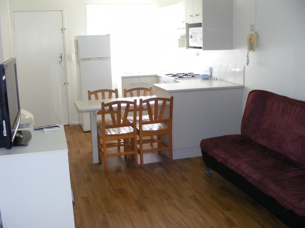 Bargara Motor Inn - Pet Friendly Ruang foto